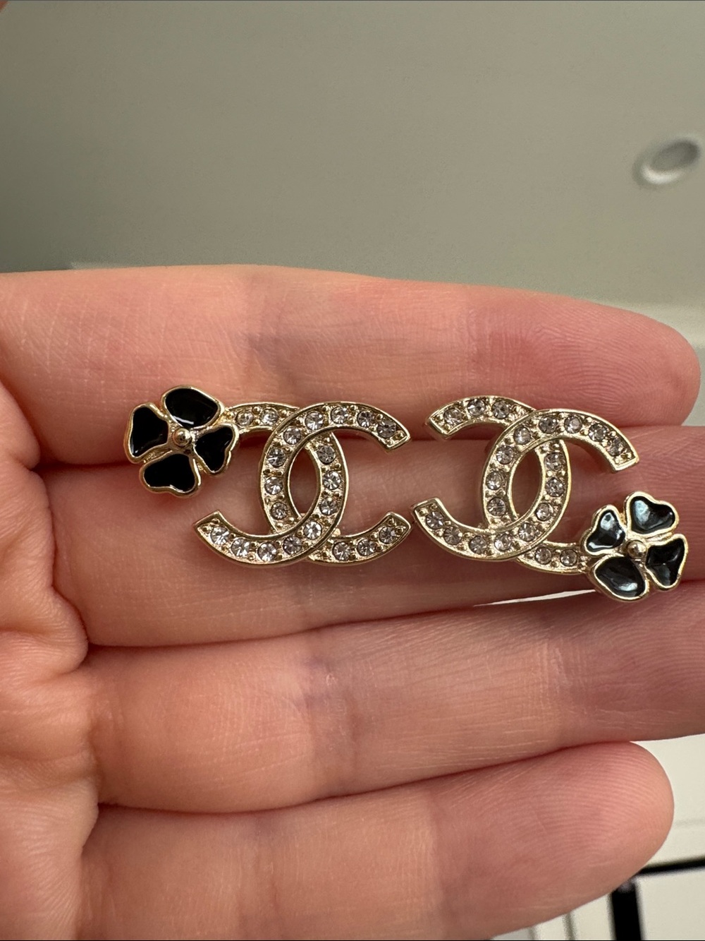 CC Style 2025 Strass & Resin Floral Asymmetrical Stud Earrings